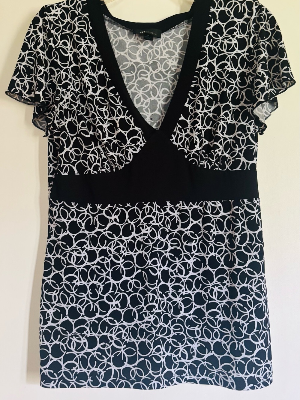 AB Studio Black and Gray Circle Print V-Neck Top